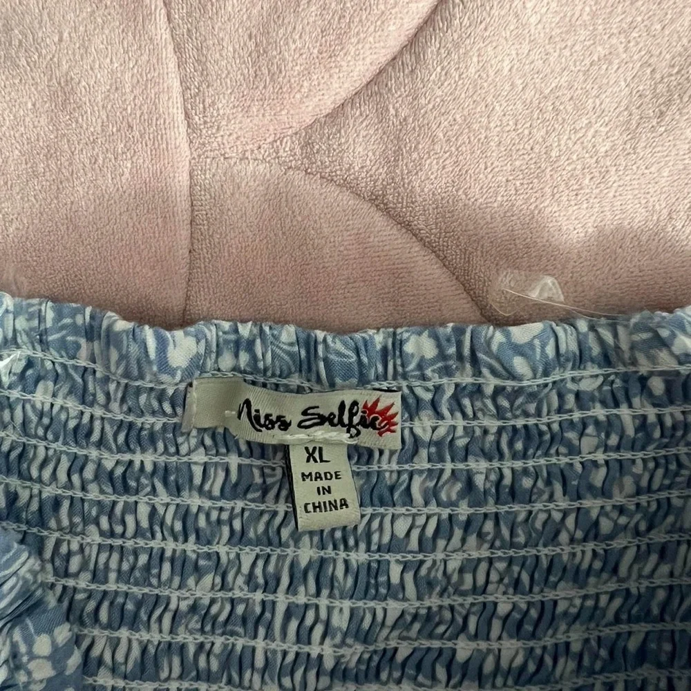 Miss Selfie blue floral